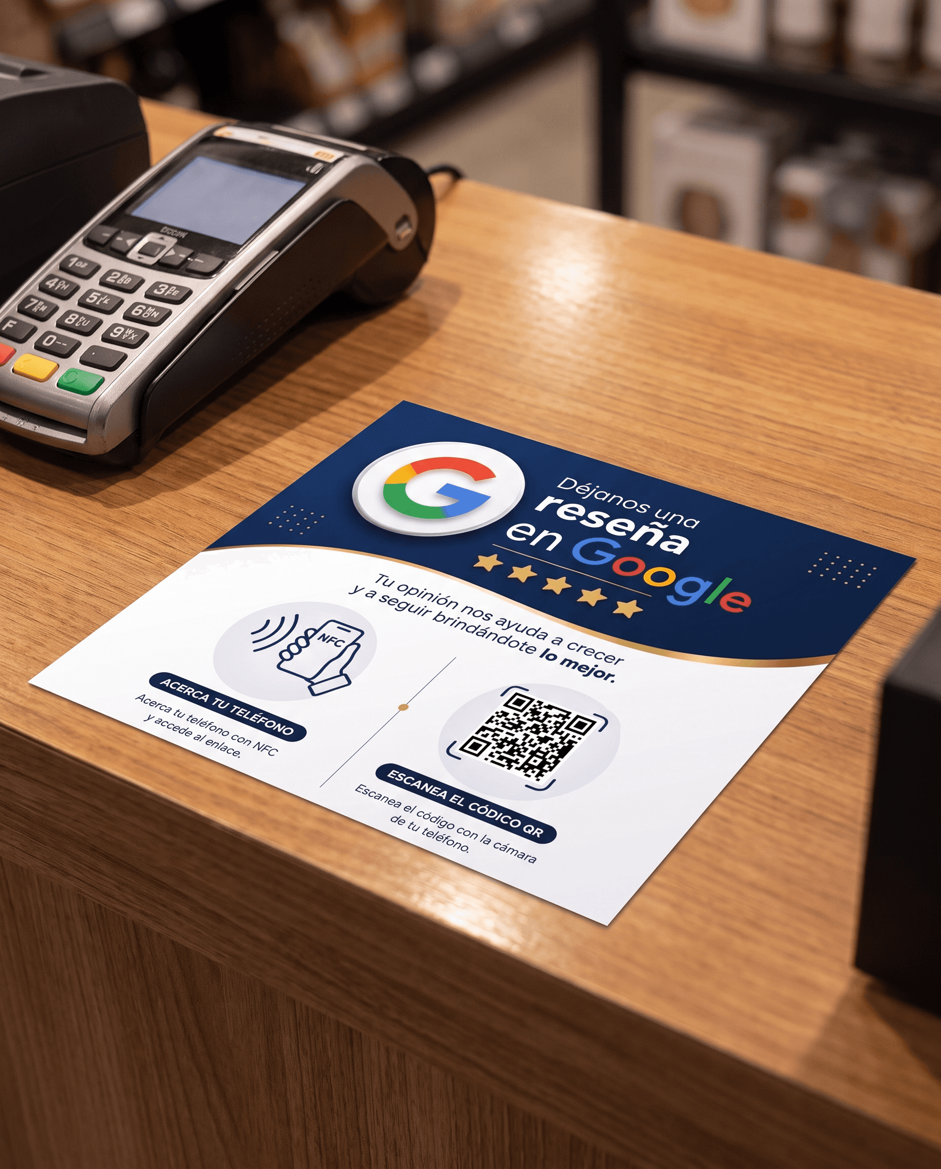 Detalle del código QR y la zona NFC de la placa